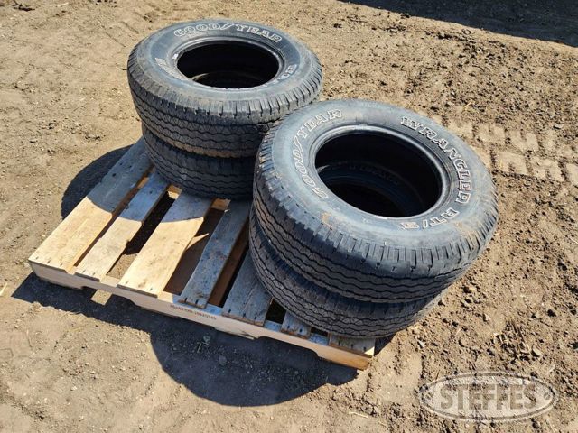 (4) 235/75R15 tires